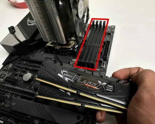 La imagen tiene un atributo ALT vacío; su nombre de archivo es ram-slots-of-motherboard-512x410.webp